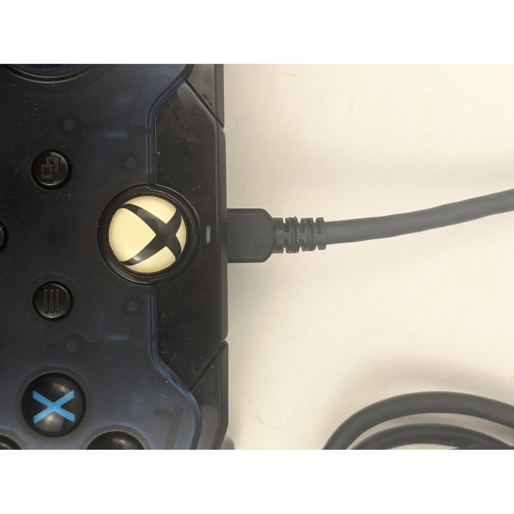 PDP Wired‎ Controller for Xbox One/ Xbox Series X|S - Transparent Blue - - Picture 6 of 10